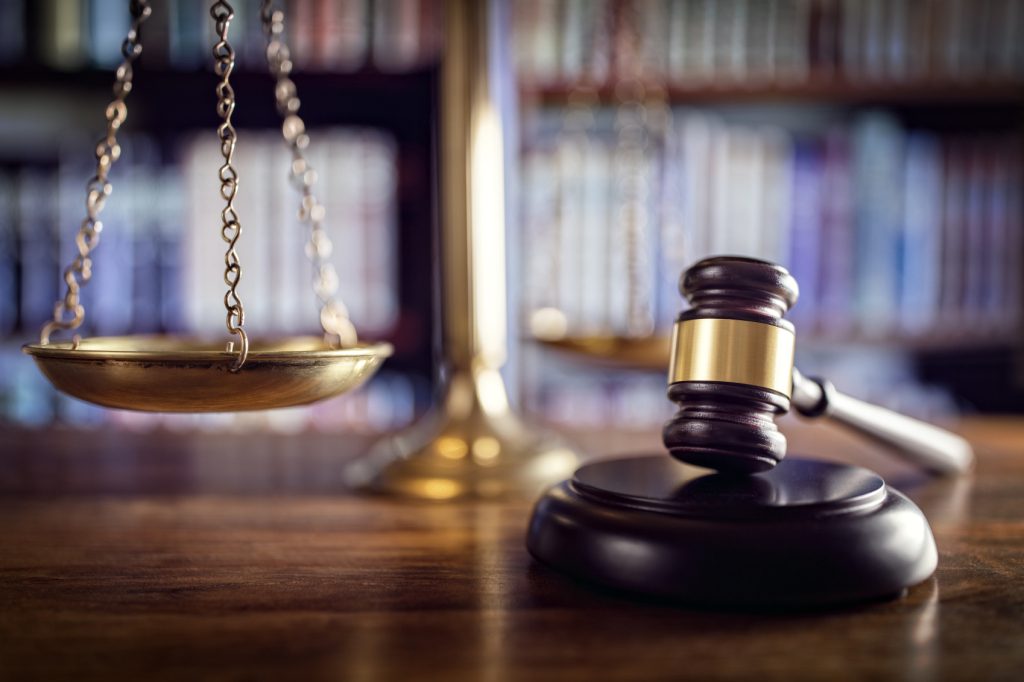 When is it best to settle or litigate a legal case in Mesa Arizona?